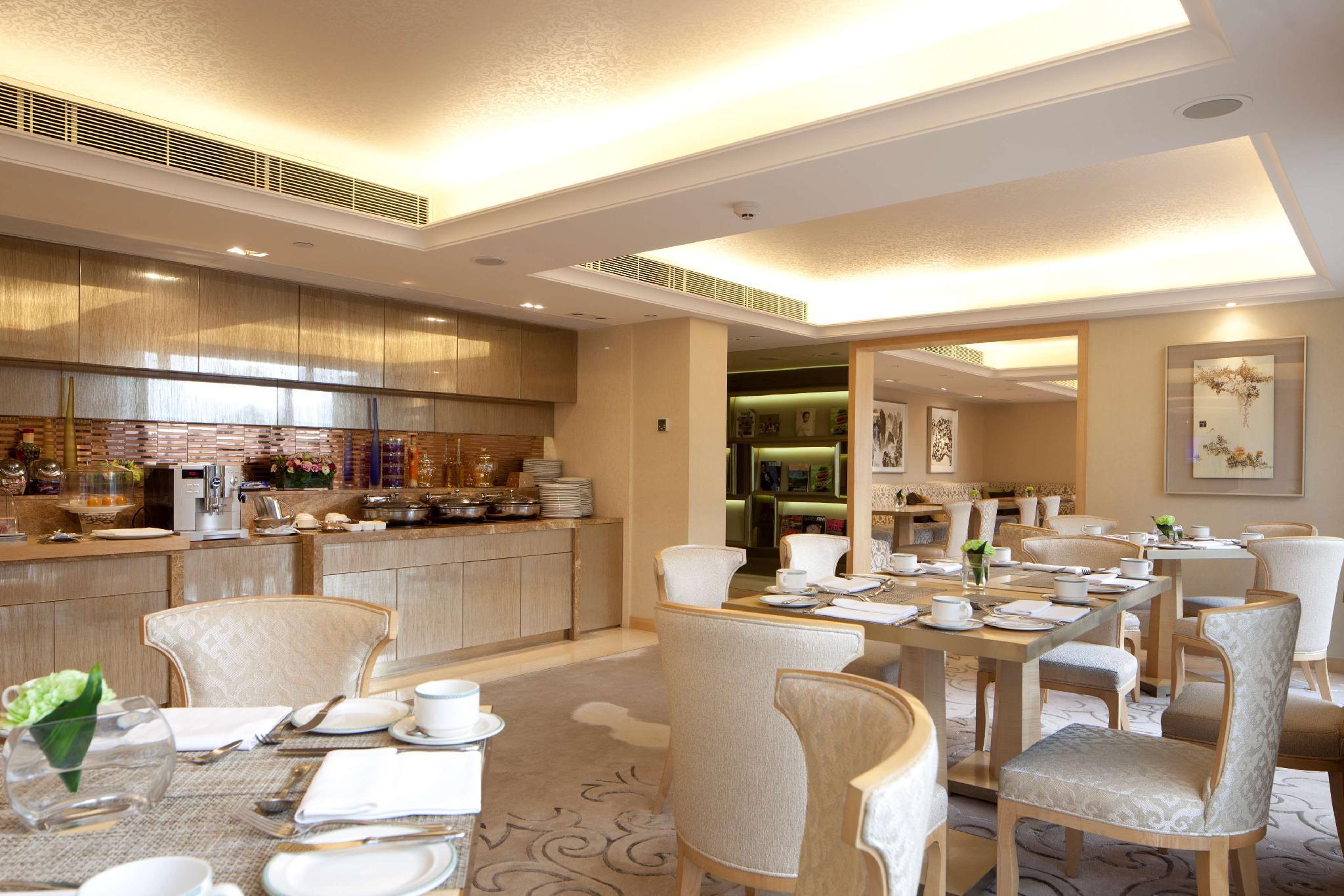 The Royal Garden Hotel Hongkong Restaurant billede The Club Lounge at the Ritz-Carlton, Dubai