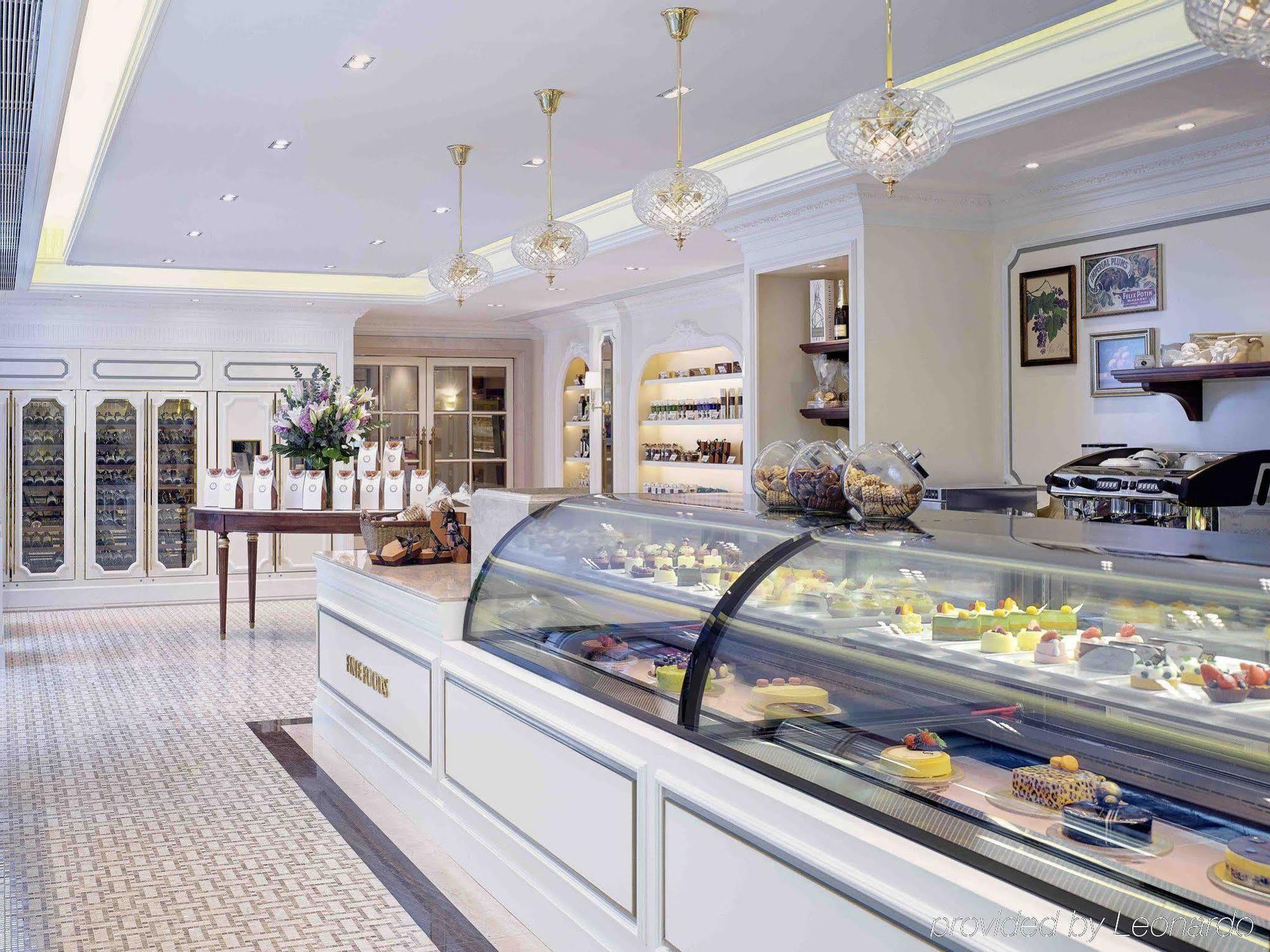 The Royal Garden Hotel Hongkong Restaurant billede The pastry shop