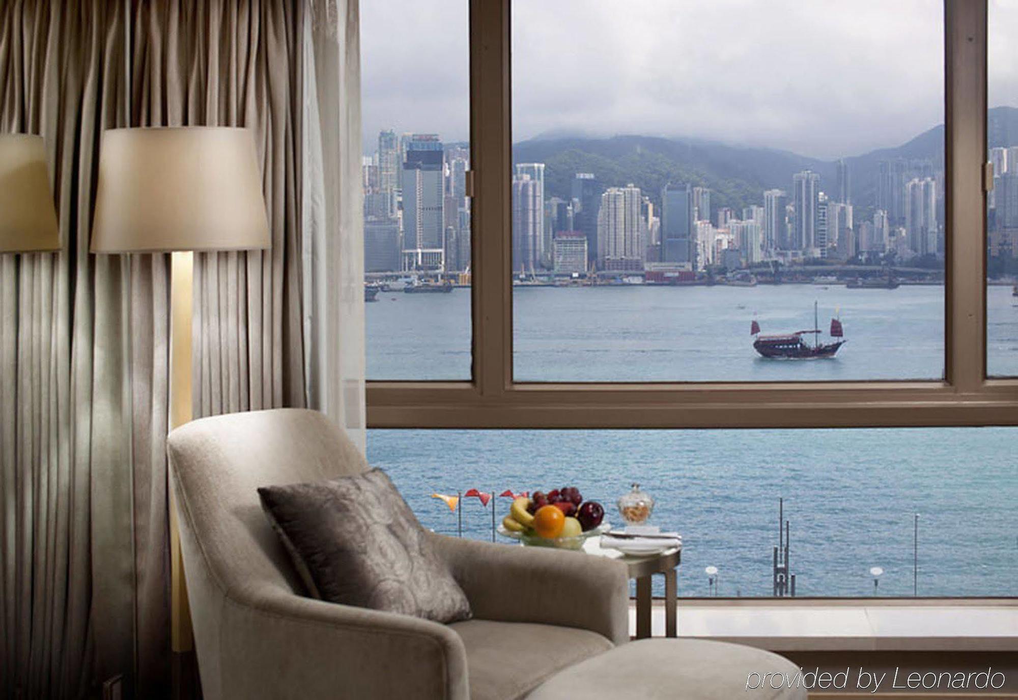 The Royal Garden Hotel Hongkong Værelse billede View from a suite