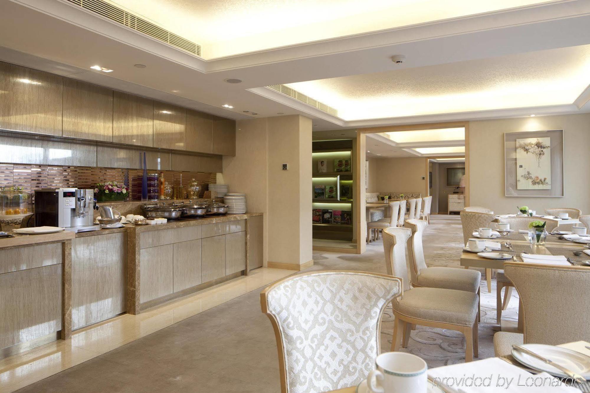 The Royal Garden Hotel Hongkong Restaurant billede The Club Lounge at the Ritz-Carlton, Dubai